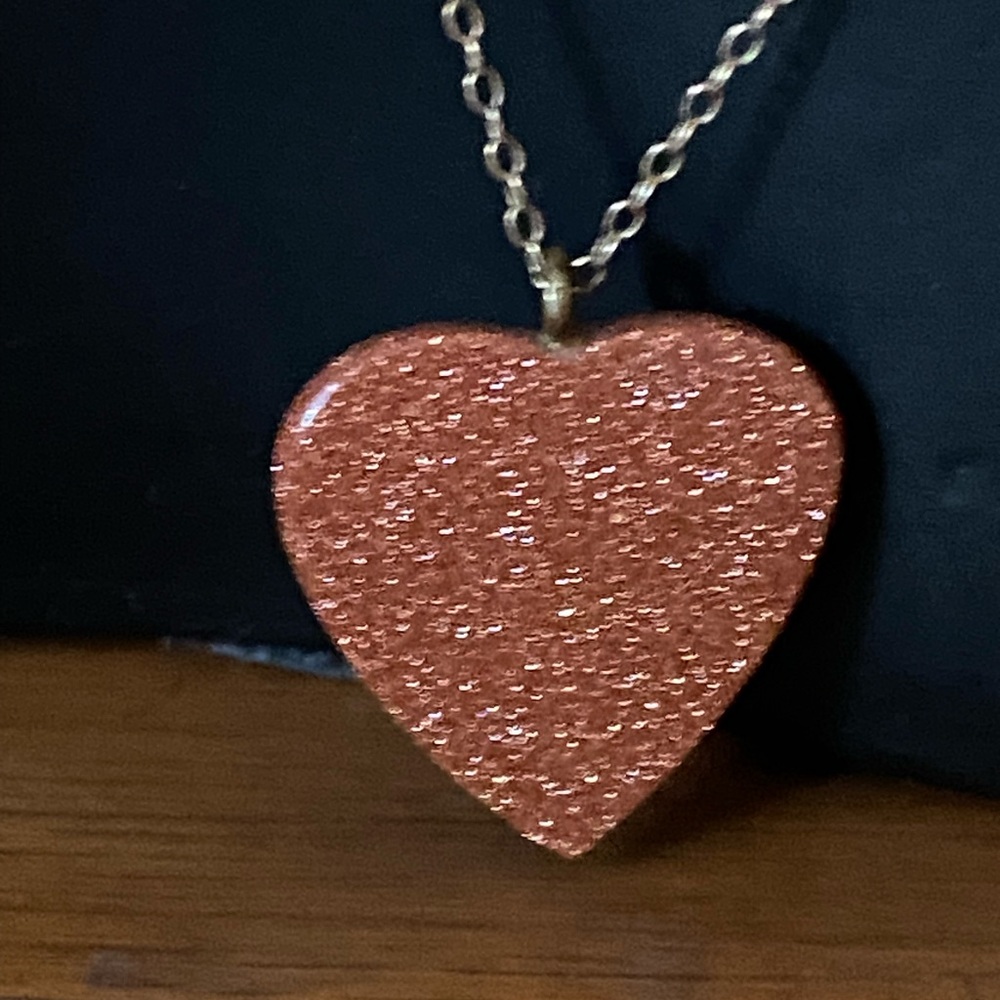 4 Gold tone pendant (MOM, ❤️, key, ❤️locket) necklaces. Bracelets & Earrings - Picture 5 of 13